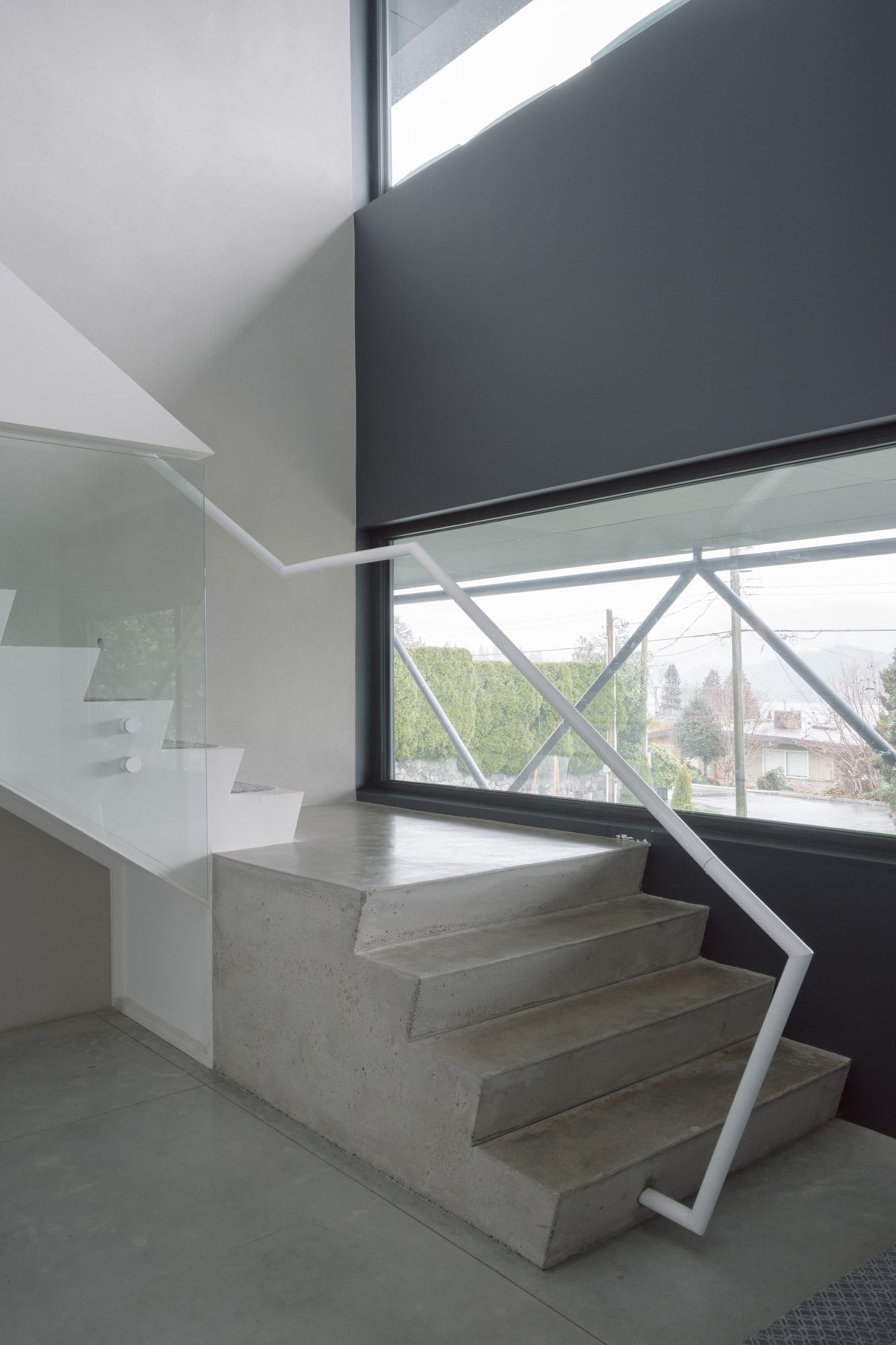 Photography: Shane Hauser Baycrest — White staircase with glass guard and geometric handrail