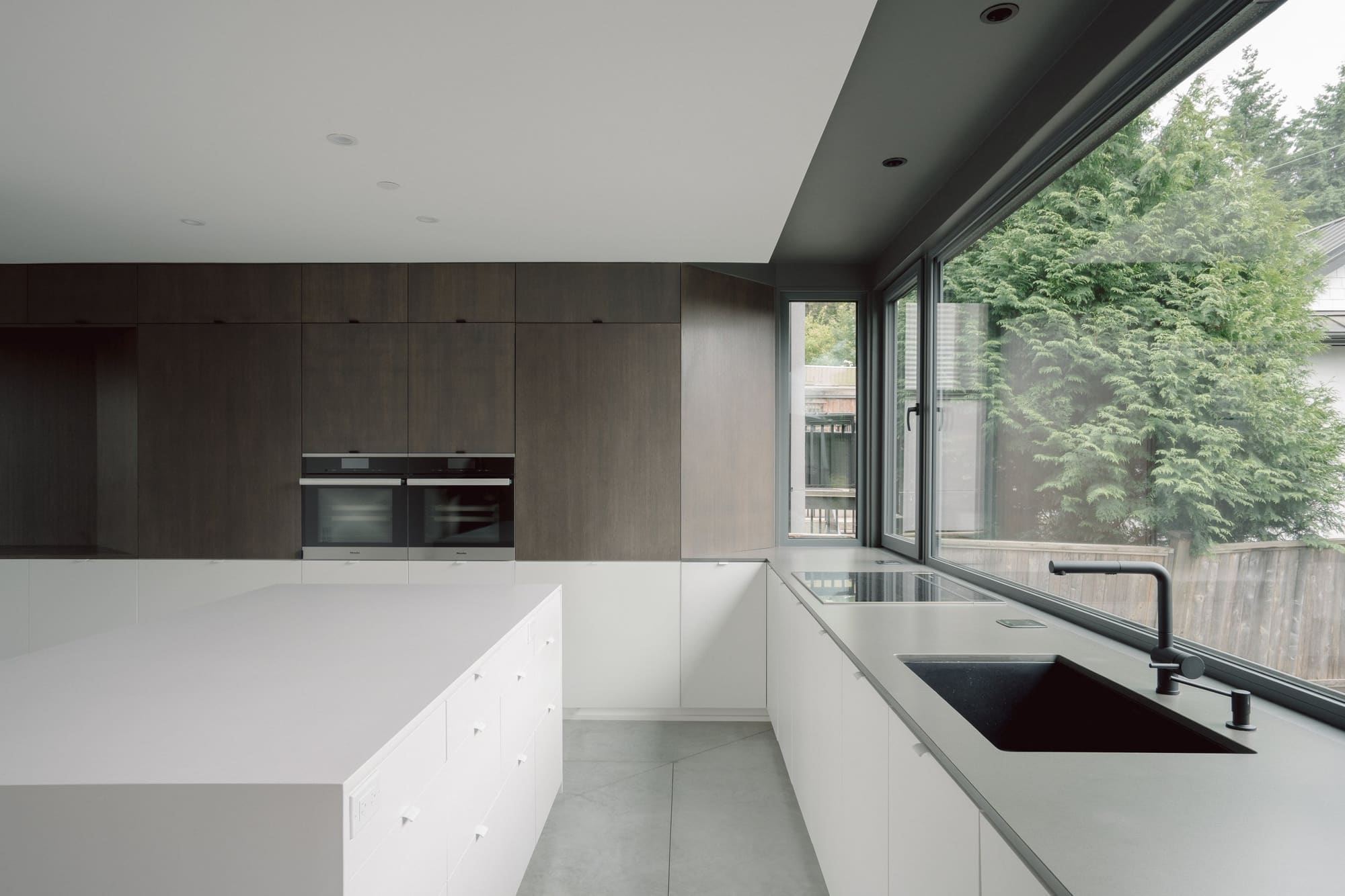 Photography: Shane Hauser Gladstone — Kitchen island and sink beneath a broad garden window