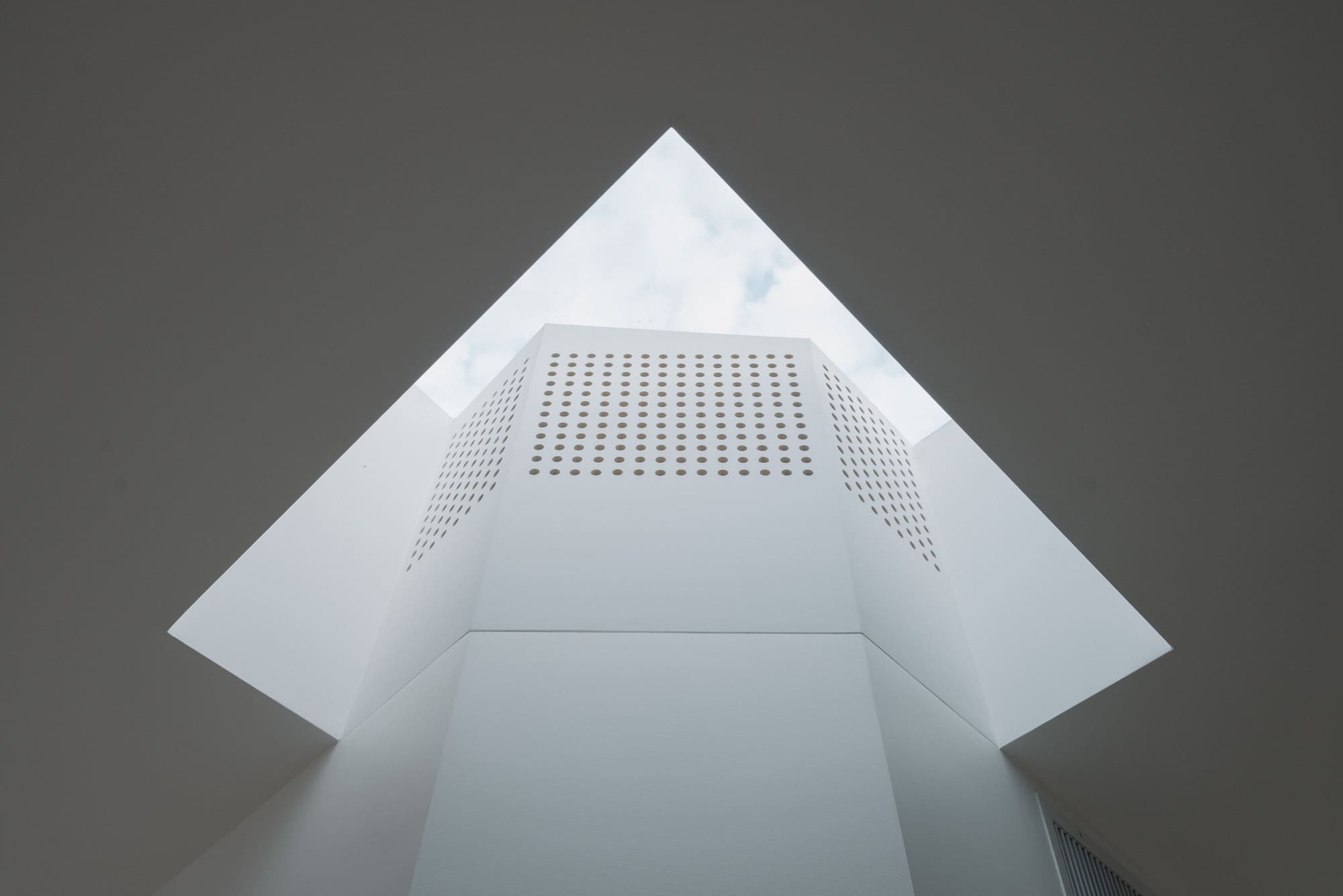 Photography: Shane Hauser Gladstone — View up through the angular white stairwell
