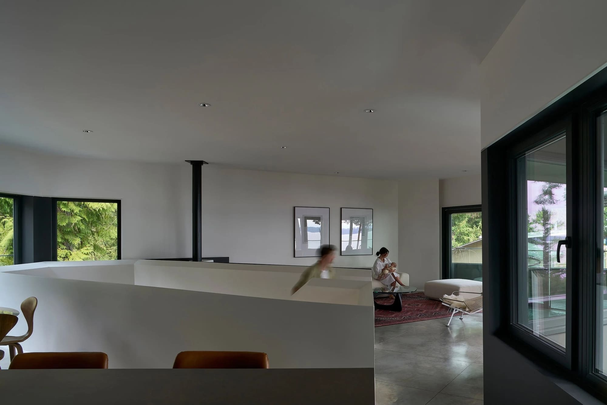 Photography: Sama Jim Canzian House With Big Shingles — Kitchen island beside a freestanding stove and large windows